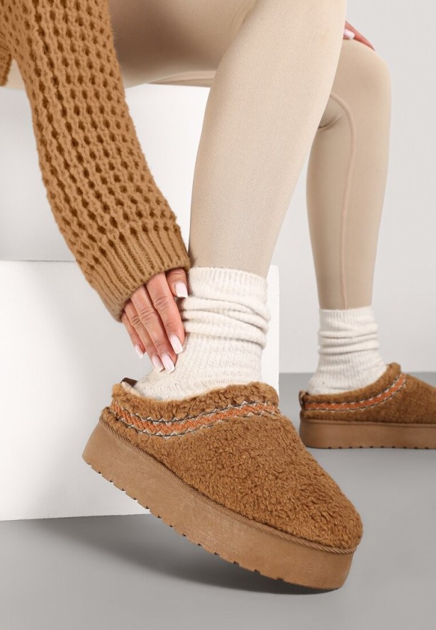 Brązowe Wsuwane Kapcie na Platformie z Ozdobnym Haftem Olisia