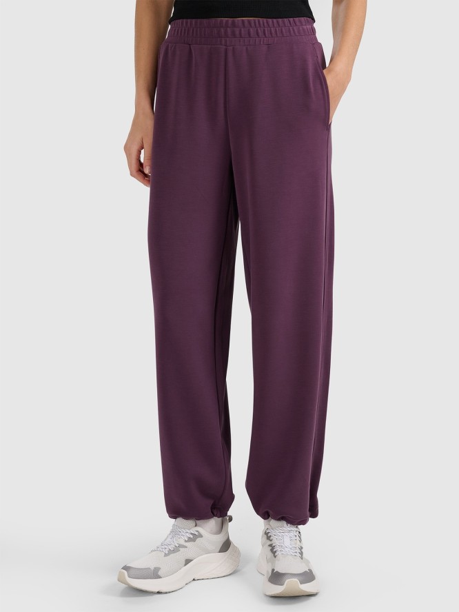 4F Spodnie dresowe z szerokimi nogawkami z modalem damskie - fioletowe S