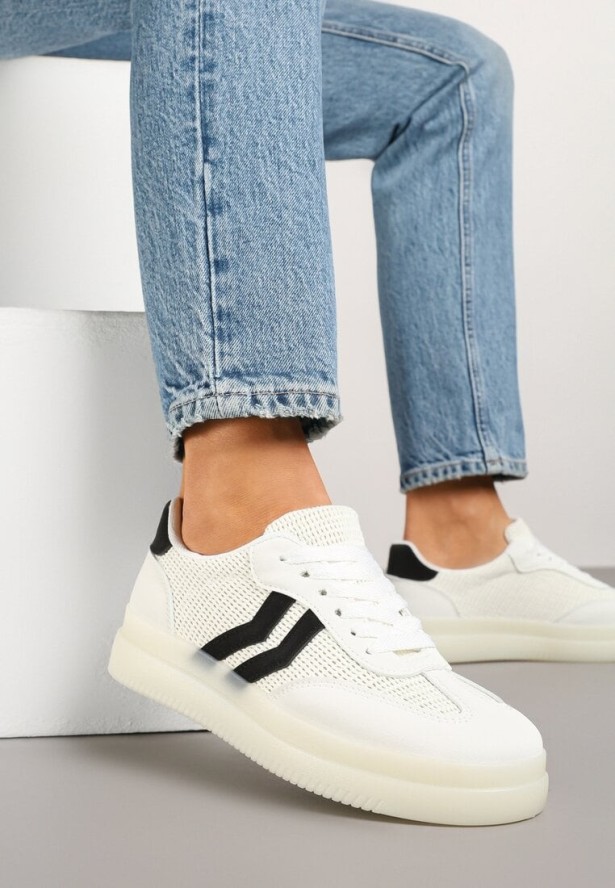 Białe Sneakersy w Stylu Tenisówek z Geometrycznymi Paskami Falenira