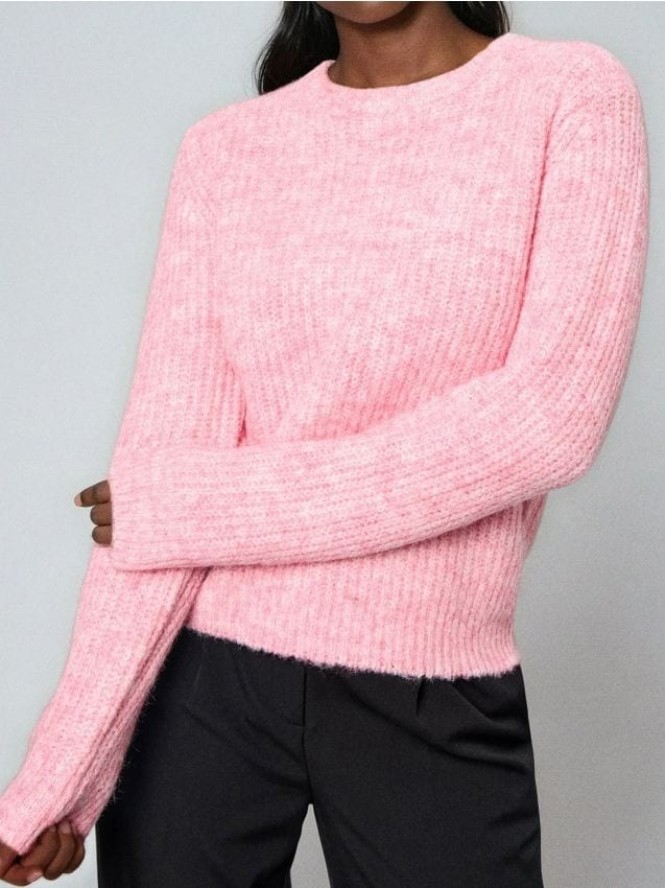 Sweter o grubym splocie z domieszką wełny - różowy