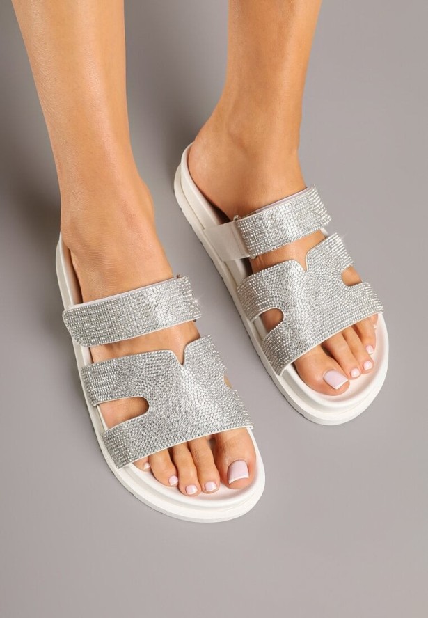 Białe Klapki Ozdobione Wycięciami i Cyrkoniami Sonavelia