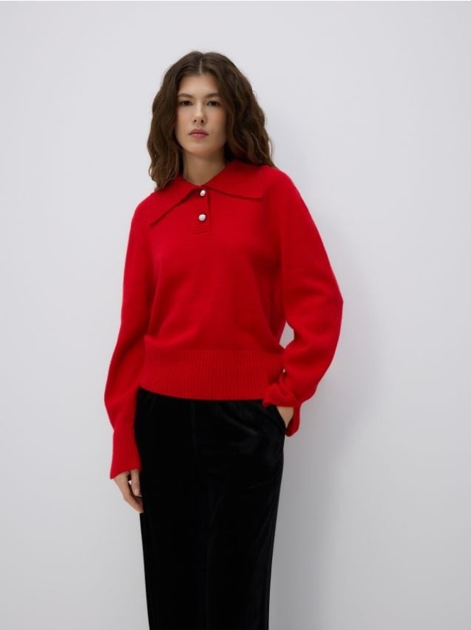 Wełniany sweter z kołnierzem - czerwony