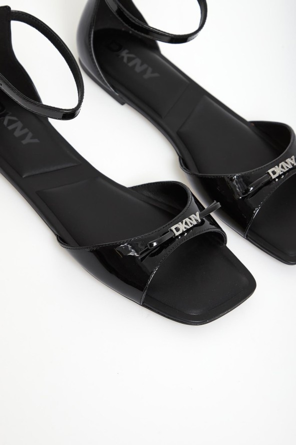 Sandały damskie lakierowane DKNY