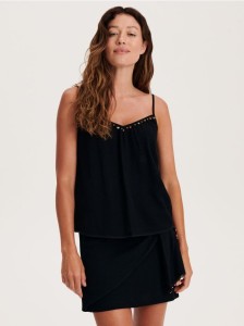 Bluzka z ozdobnymi kamieniami - czarny