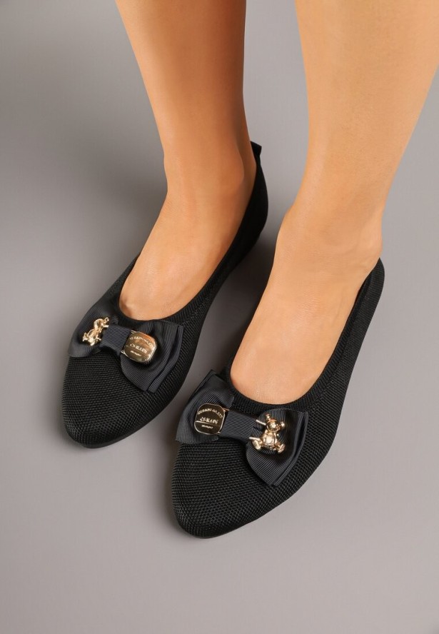 Czarne Balerinki Ozdobione Metalicznymi Aplikacjami i Kokardą Bretella