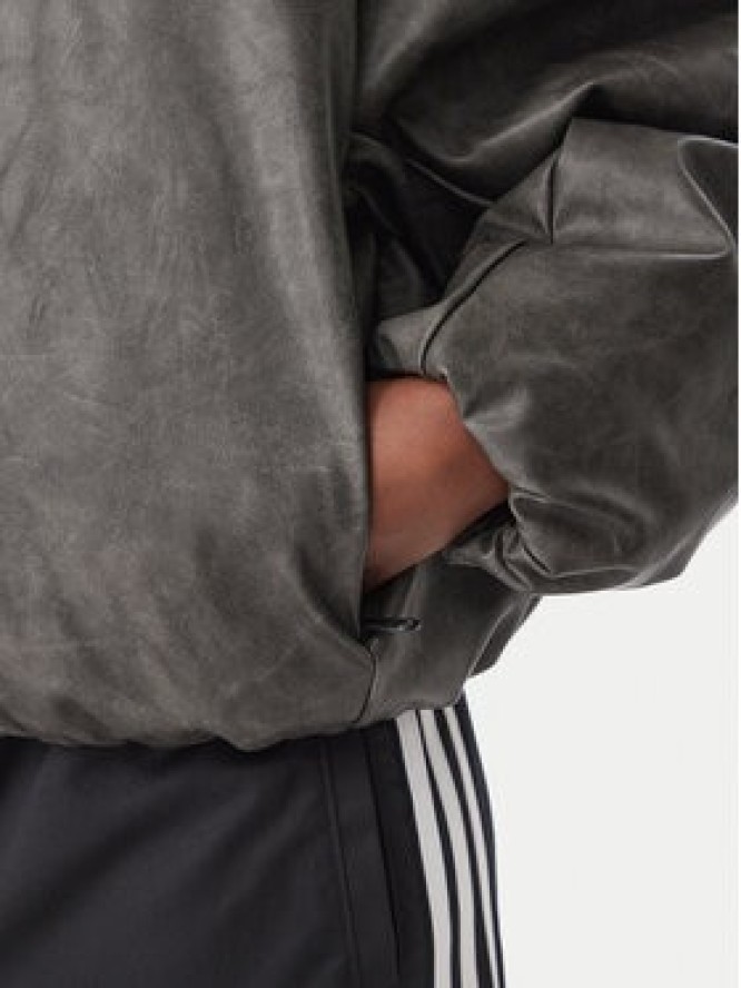 adidas Kurtka z imitacji skóry Sst Cropped KT4240 Szary ciemny Regular Fit