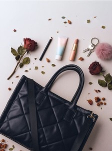 Pikowana torebka shopper - czarny