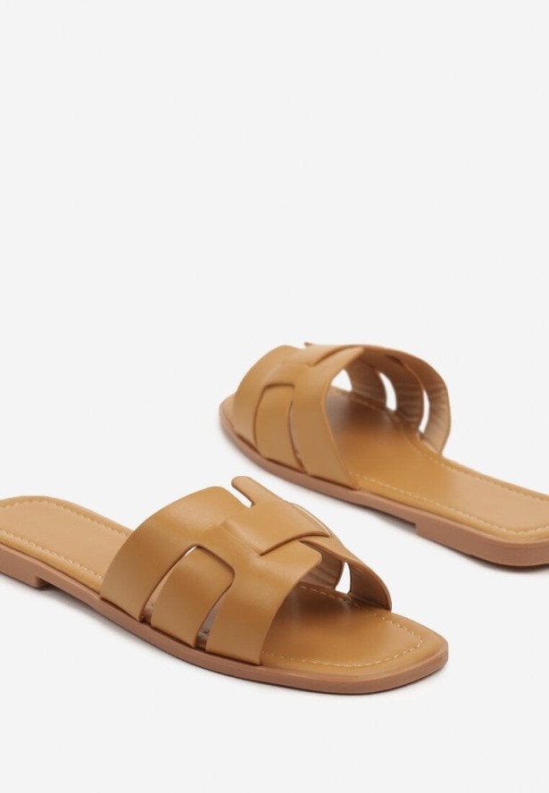 Jasnobrązowe Klapki z Ozdobnymi Paskami Pollaloria