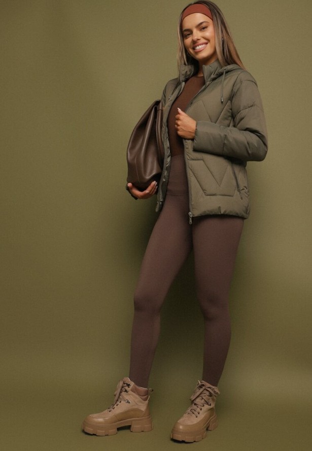 Ciemnozielona Kurtka z Szerokim Pikowaniem i Kapturem Yasidi