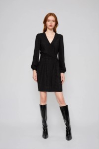 Sukienka z dekoltem czarna