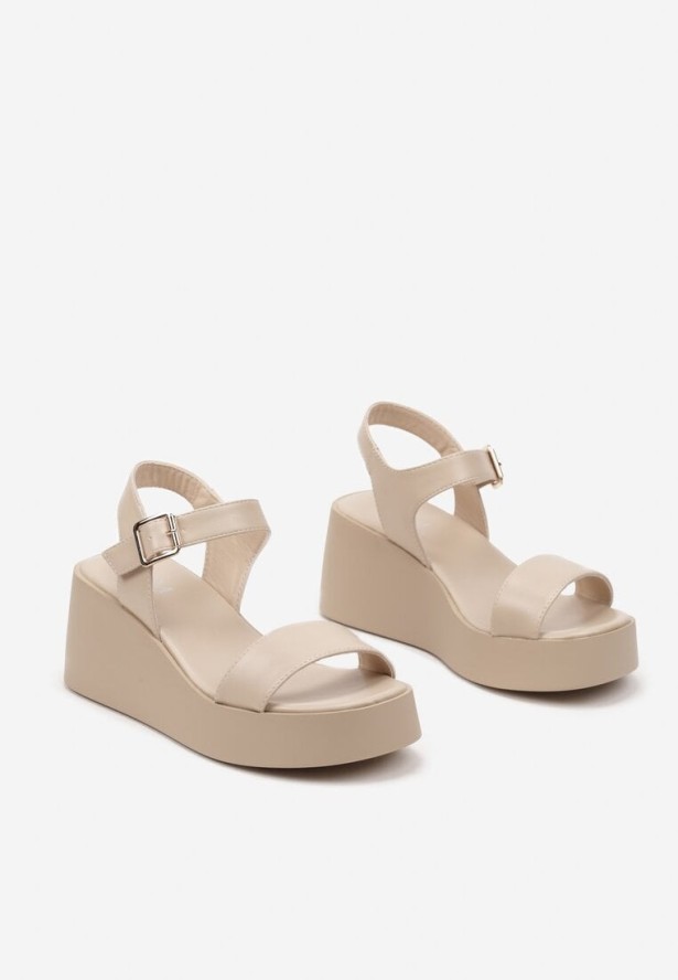 Beżowe Sandały na Koturnie w Eleganckim Stylu Zolvesa