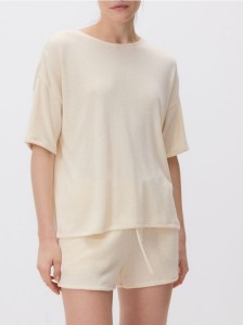 Dzianinowy t-shirt z wiskozą - kremowy