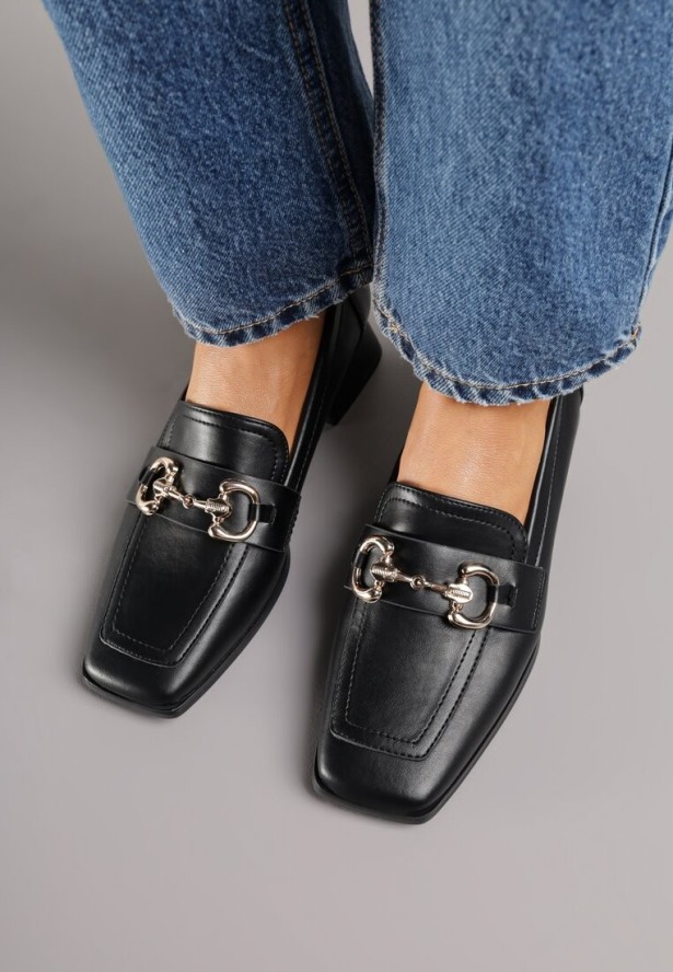 Czarne Mokasyny na Niskim Obcasie z Kwadratowym Noskiem Nansoa