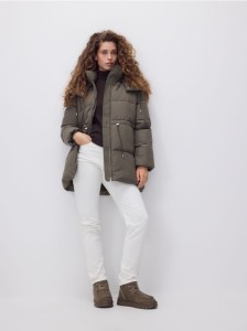 Pikowana kurtka z odpinanym kapturem - oliwkowy
