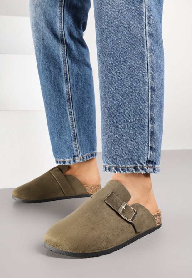 Zielone Klapki z Ozdobnym Paskiem i Klamrą Calevelis