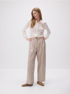 Spodnie z zakładkami z lyocellem - beżowy