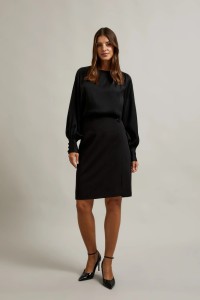 Ołówkowa spódnica z ozdobnym guzikiem czarna