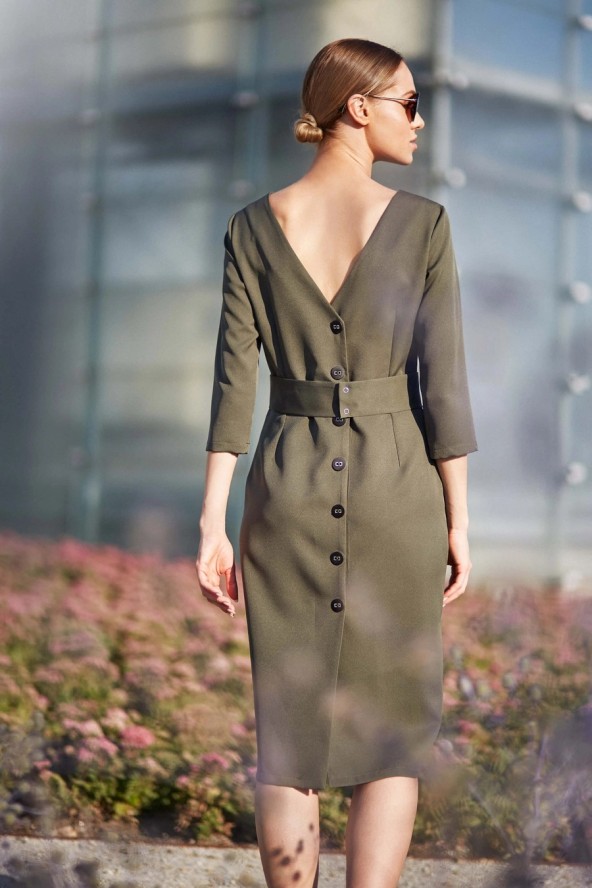 Sukienka ołówkowa midi z dekoltem V na plecach brązowa