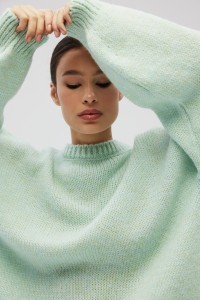 Sweter oversize z bufiastymi rękawami w kolorze FROSTY MINT - RIVERO-UNI