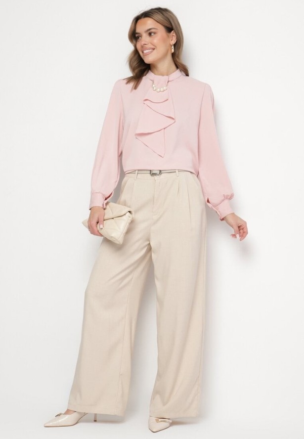 Różowa Bluzka Ozdobiona Falbaną i Perełkami Dorretia