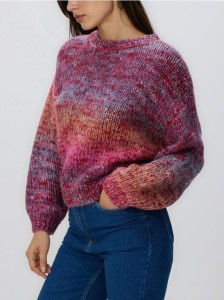 Sweter z obniżoną linią ramion - wielobarwny