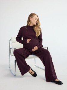 Dzianinowe spodnie w prążek - mahoniowy