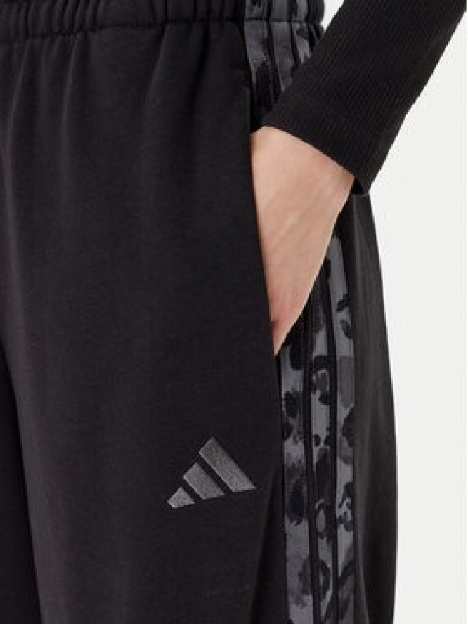 adidas Spodnie dresowe Animal Print 3-Stripes JM1840 Czarny Loose Fit
