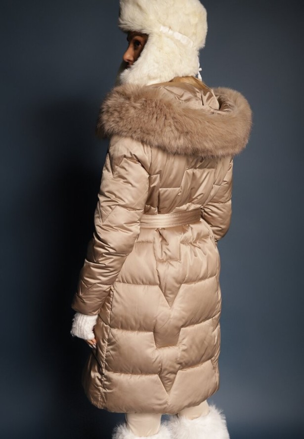 Beżowa Długa Kurtka Pikowana z Odpinanym Kołnierzem i Paskiem Rinarella