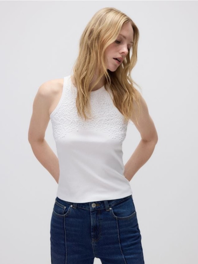 Top z haftem - biały