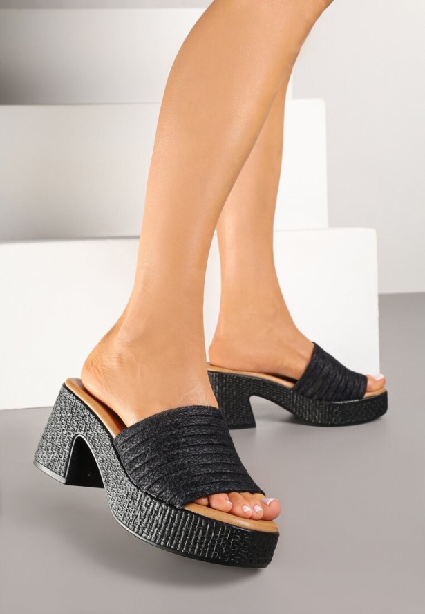 Czarne Klapki z Plecionki na Geometrycznym Słupku Rosadora