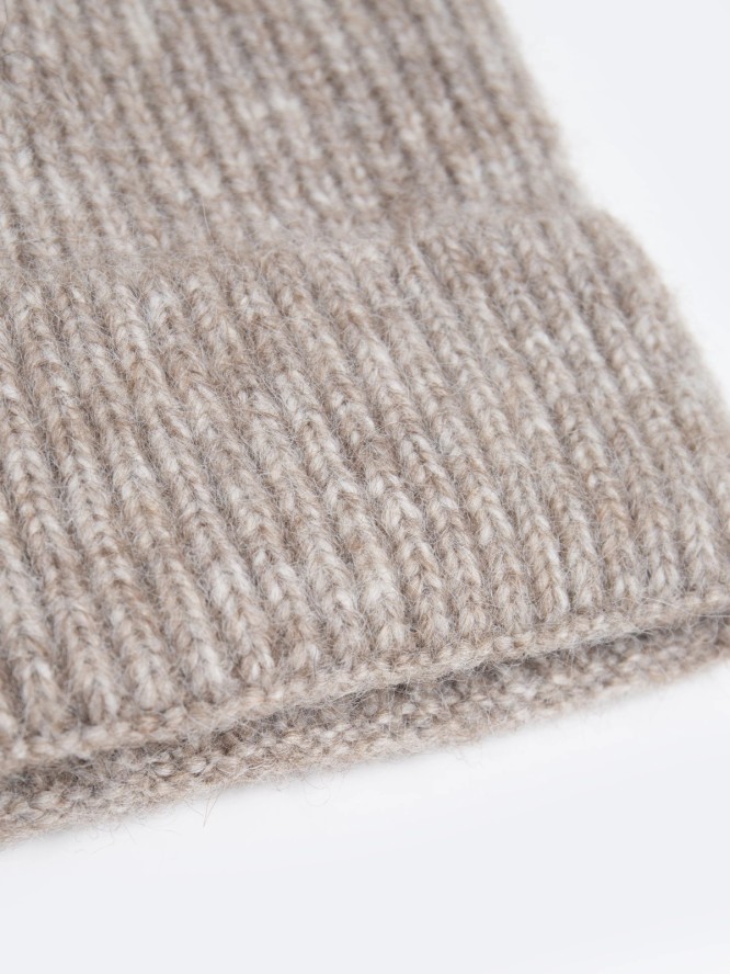 Czapka damska zimowa z pomponem z dodatkiem wełny beżowa Polenia 801