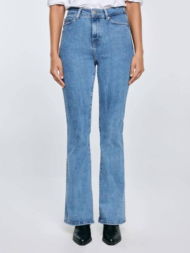 Jeansy damskie z rozszerzaną nogawką jasnoniebieskie Clara Flare 158