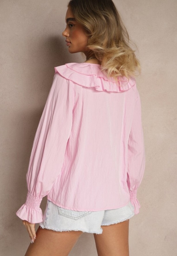 Różowa Rustykalna Bluzka z Wiskozą z Dekoltem w Serek i Falbankami Lislimi