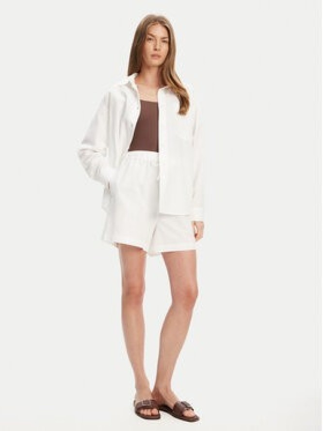 Mustang Szorty materiałowe Charlottesville 1016584 Biały Relaxed Fit