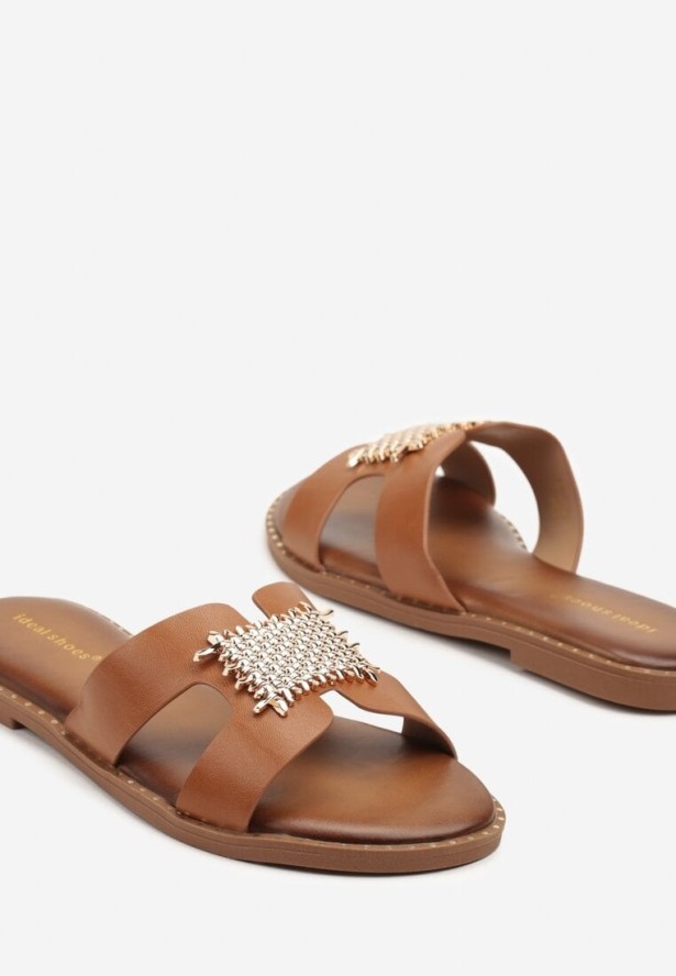 Jasnobrązowe Klapki z Metalową Aplikacją Aflisella