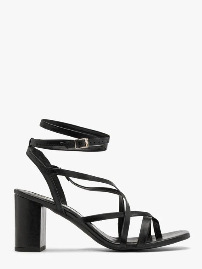 Czarne japonki na obcasie