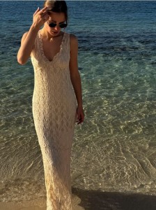 Koronkowa sukienka maxi - kremowy