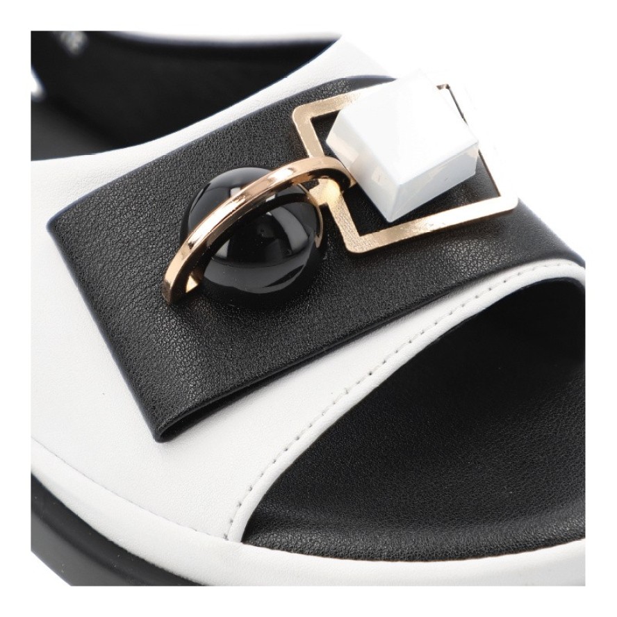 Sandały damskie S.Barski, ze skóry ekologicznej ozdobna klamra dekoracyjne kamienie lekka podeszwa casual letnie, białe, GR61-5932