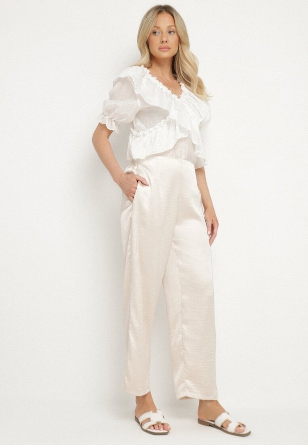 Jasnobeżowe Satynowe Spodnie w Eleganckim Stylu z Szeroką Nogawką Liovene