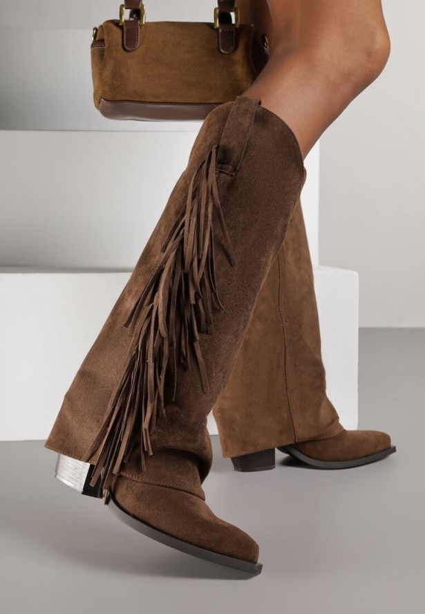 Brązowe Kozaki Kowbojki na Obcasie z Wywiniętą Cholewką z Frędzlami Monasatia