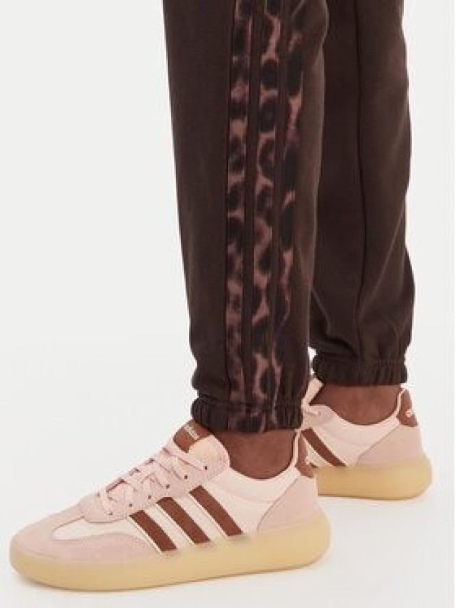 adidas Spodnie dresowe Seasonal Essentials Leopard Print KA4720 Brązowy Regular Fit