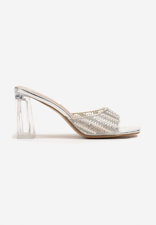 Srebrne Klapki na Transparentnym Słupku Zdobione Perłami Emreina