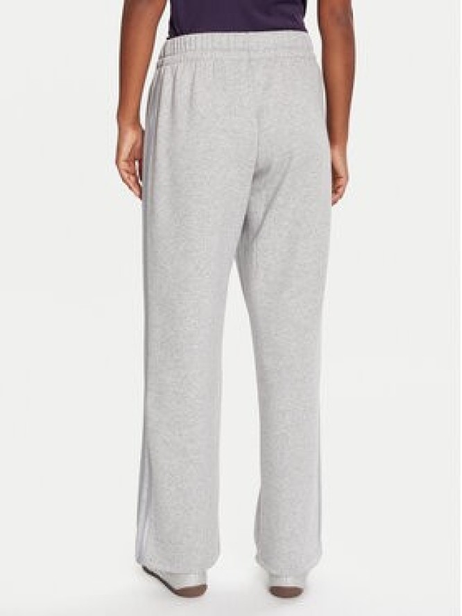 adidas Spodnie dresowe Holiday 3-Stripes Fleece JM1888 Szary Loose Fit