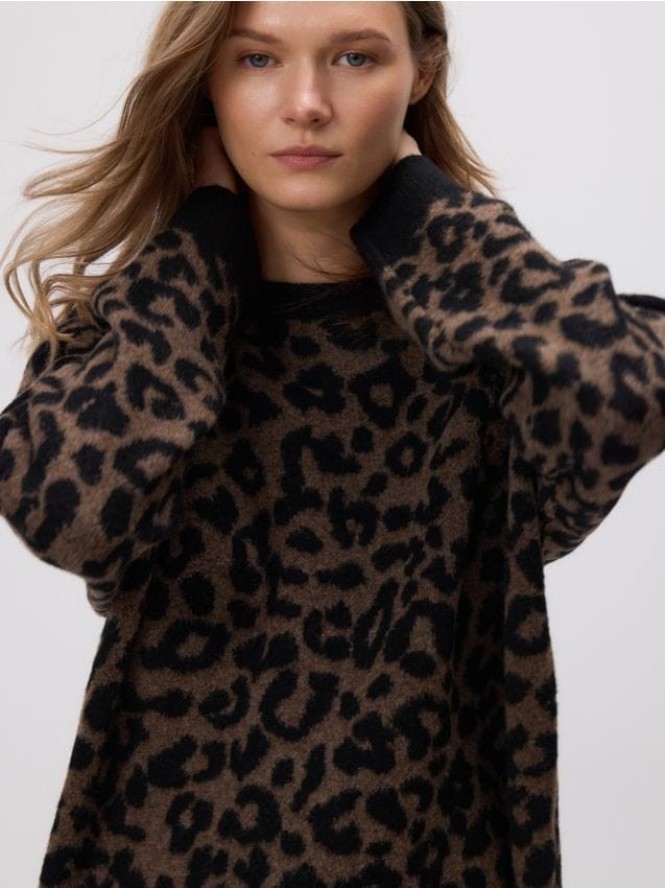 Sweter w panterkę - wielobarwny