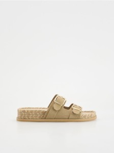 Zamszowe klapki - beżowy