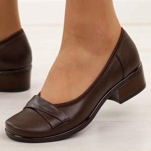 Brązowe Polskie półbuty damskie Gregors 569