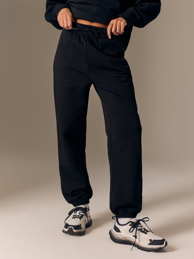 4F Spodnie dresowe joggery damskie - czarne XL