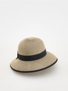 Pleciony kapelusz z kokardą - beżowy