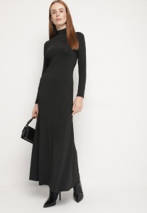 Czarna Taliowana Sukienka Koktajlowa z Wiskozą i Półgolfem Zozelira