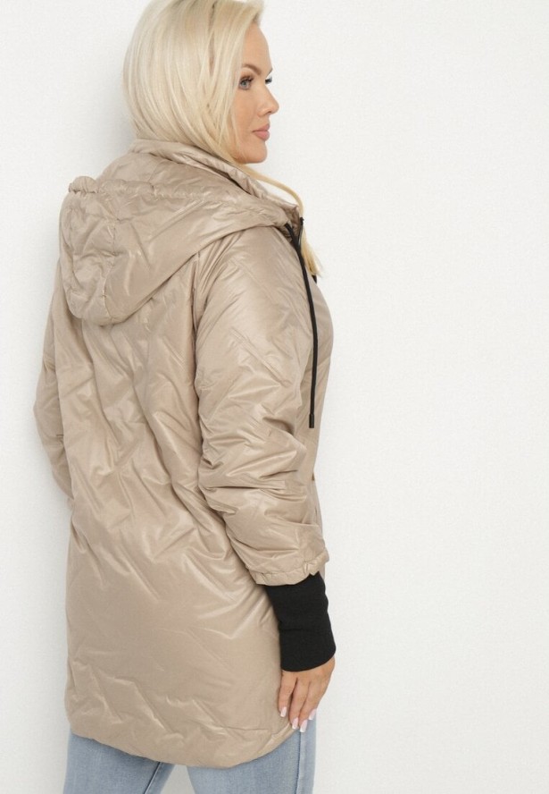 Ciemnobeżowa Kurtka Pikowana z Odpinanym Kapturem z Dłuższym Tyłem Rivselia